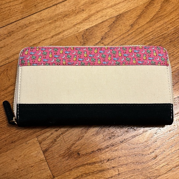 Vineyard Vines Heritage Zip Around Wallet - Picture 2 of 6